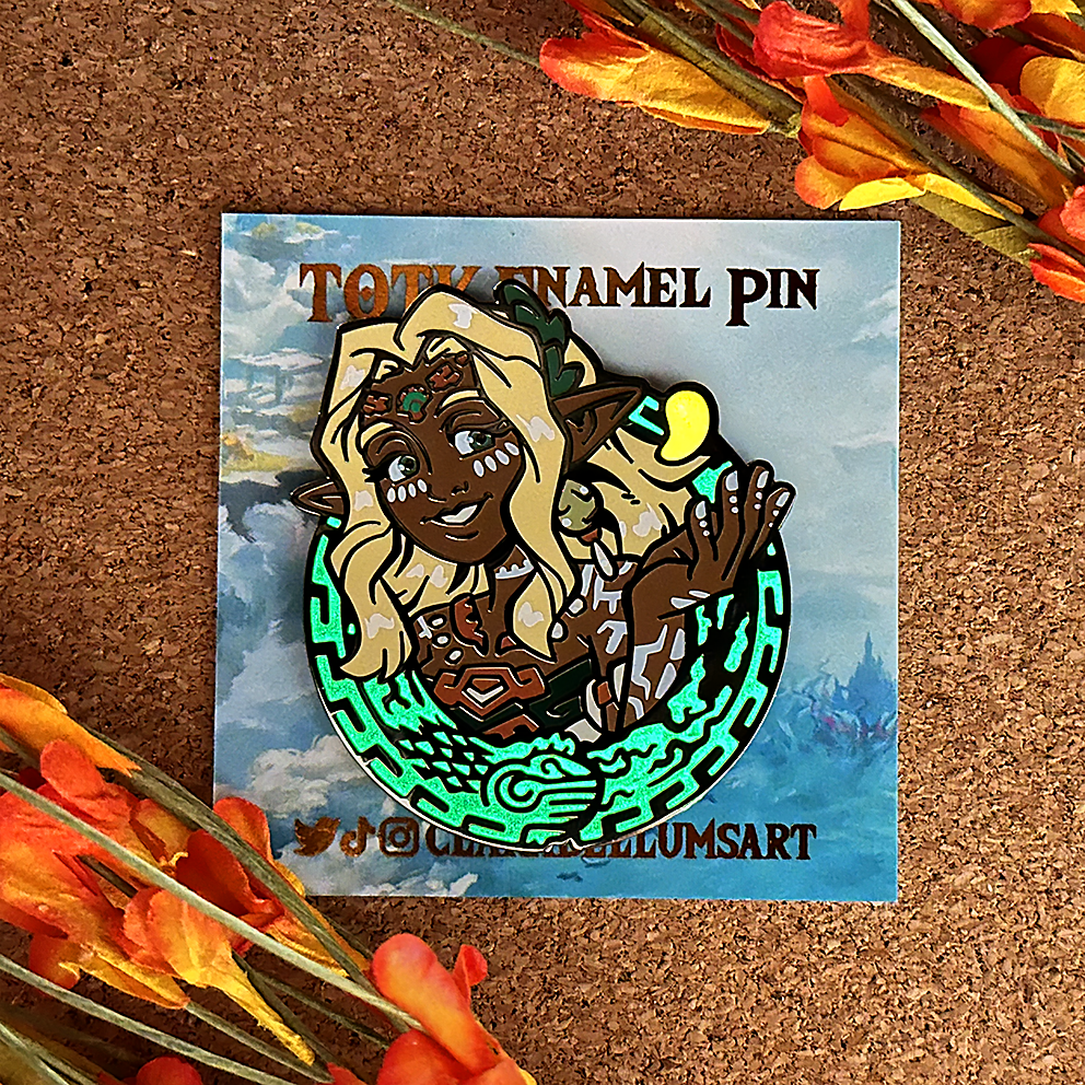 Broche en émail représentant une reine antique